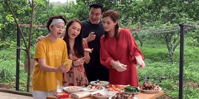 Xem cô uyên trong về nhà đi con mùa covid-19 lên đồ mặc đúng một phong cách mà vẫn hút - 2