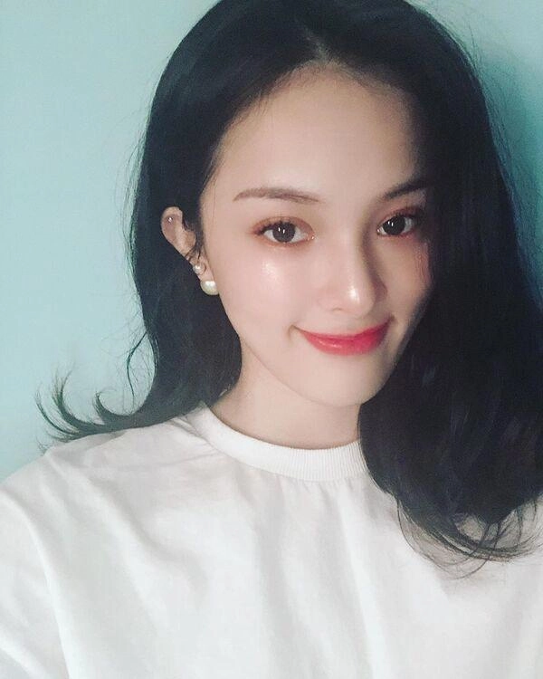 Lâu chẳng nhìn lại khuôn mặt hạ vi hiện tại trông đầy khác lạ duy nhất một điểm không đổi - 1