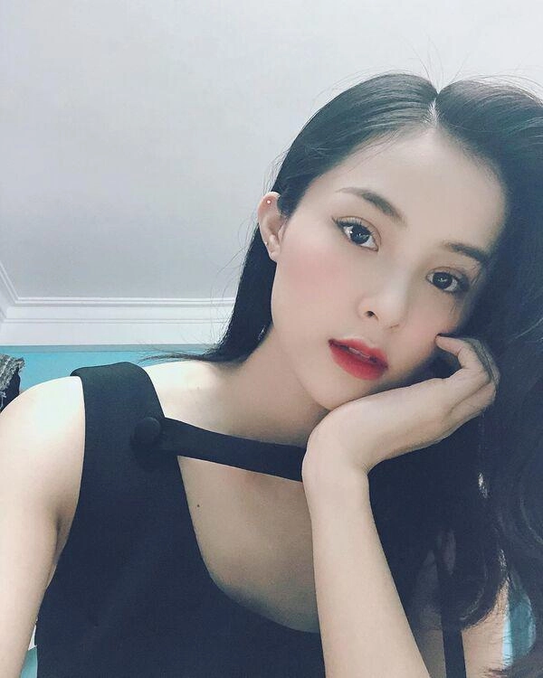 Lâu chẳng nhìn lại khuôn mặt hạ vi hiện tại trông đầy khác lạ duy nhất một điểm không đổi - 2