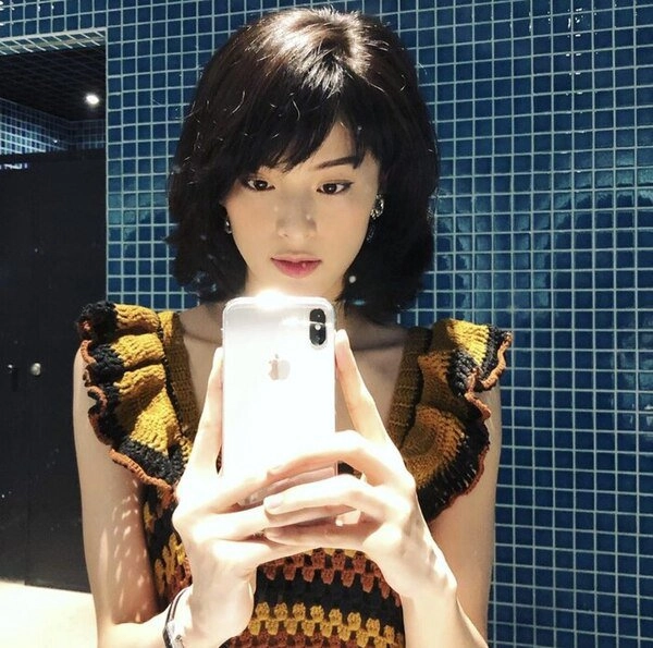 Lâu chẳng nhìn lại khuôn mặt hạ vi hiện tại trông đầy khác lạ duy nhất một điểm không đổi - 8