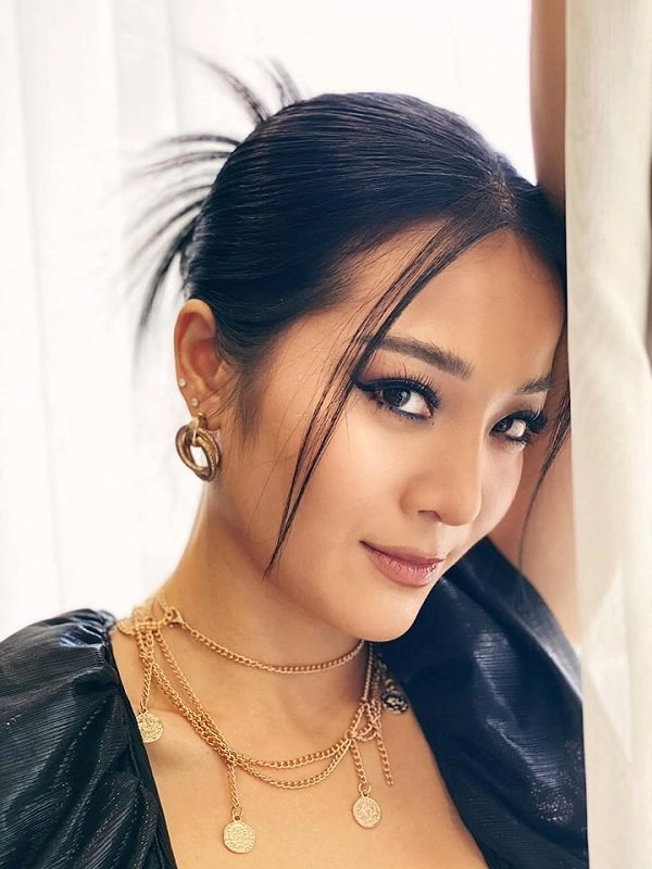 Muốn có gương mặt sắc sảo như nàng tiểu tam xuyên không đây là cách dành cho chị em - 1