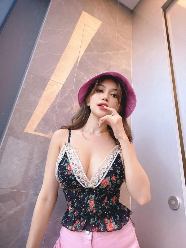 Sĩ thanh làm bạn trai huỳnh phương yêu say đắm với phong cách siêu sexy - 1