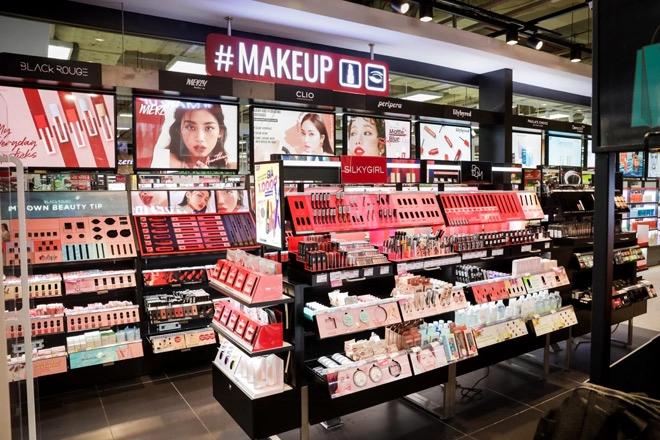 Trải nghiệm khu vực makeup xịn sò tại cửa hàng mới của watsons - 2