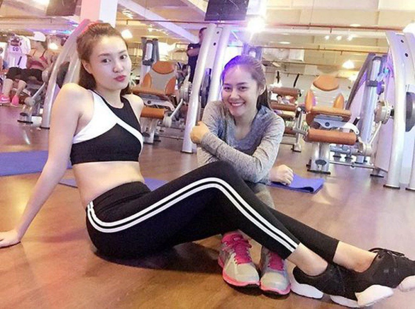 Vén áo khoe vòng 2 ninh dương lan ngọc bật mí số đo eo 54cm đánh bật cả ngọc trinh - 9