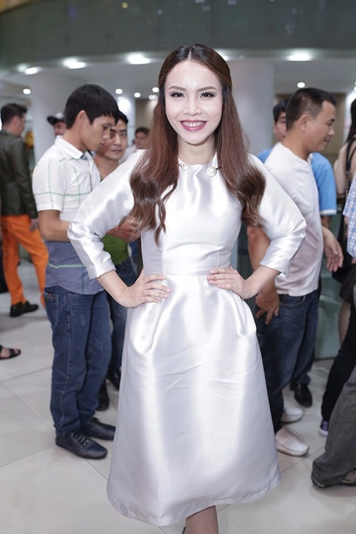 Vũ ngọc anh hoàng thuỳ linh gợi cảm không ngờ - 9