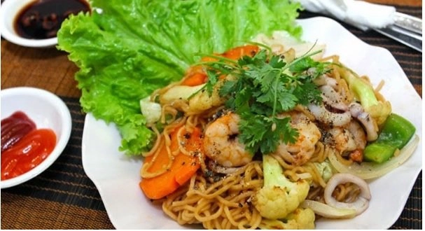 2 cách làm mì xào hải sản ngon tại nhà đơn giản - 11