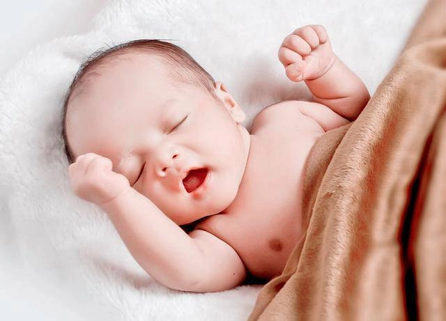 3 hành động của trẻ khi ngủ chứng tỏ lớn lên sẽ thông minh hơn người - 3