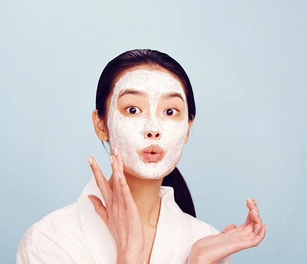 7 thói quen chăm sóc da mùa hè tưởng tốt mà ai ngờ làm mụn ngày càng nổi dày đặc - 3