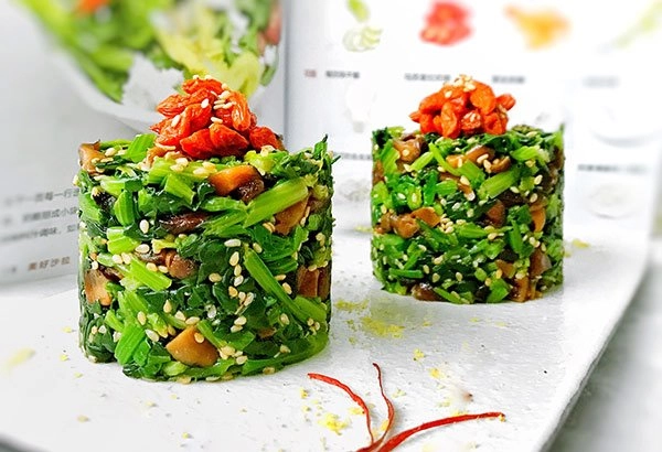 Ăn nhiều thịt ngán ngấy vợ đảm làm ngay món ăn thanh mát từ cải bó xôi - 7