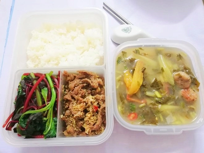 Bận chăm con nhưng 8x ngày nào cũng dậy từ 5 giờ sáng nấu cơm cho chồng mang đi làm - 7