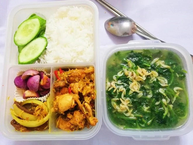 Bận chăm con nhưng 8x ngày nào cũng dậy từ 5 giờ sáng nấu cơm cho chồng mang đi làm - 9