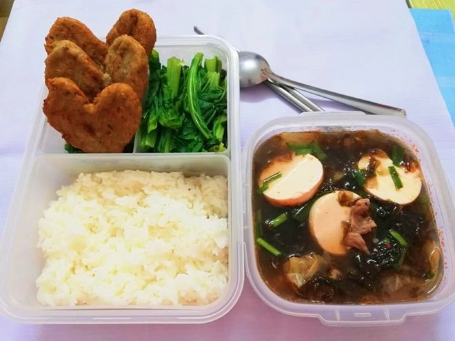 Bận chăm con nhưng 8x ngày nào cũng dậy từ 5 giờ sáng nấu cơm cho chồng mang đi làm - 11