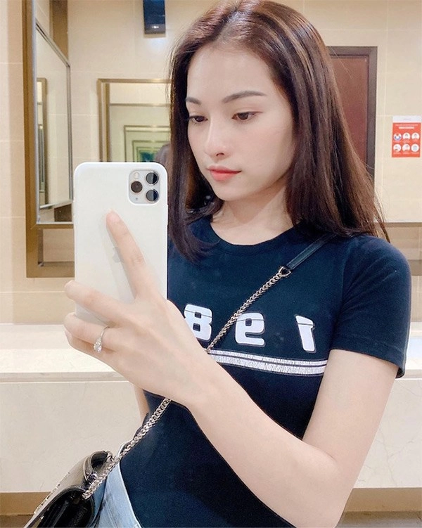 Bầu song thai đã 4 tháng bà xã dương khắc linh vẫn giữ nguyên làn da láng mịn tươi tắn - 4