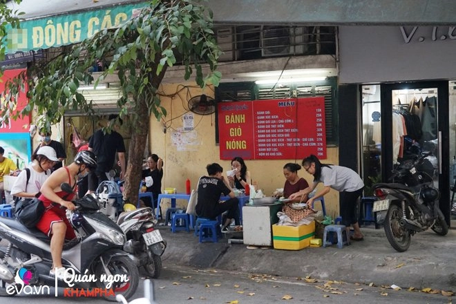 Bỏ nghề nông dân lên thành phố u50 thành bà chủ bánh giò thịt nướng 18 năm nức tiếng - 1