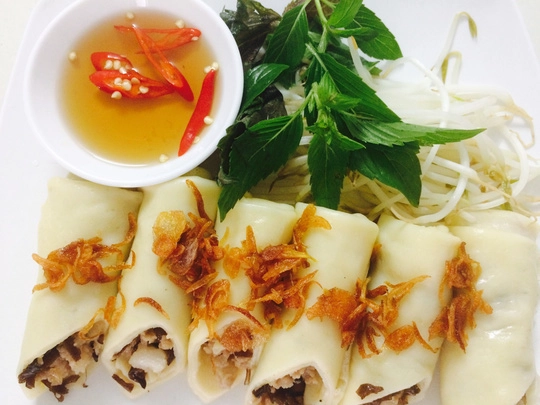 Bữa sáng nhanh gọn với món bánh cuốn trứng - 6