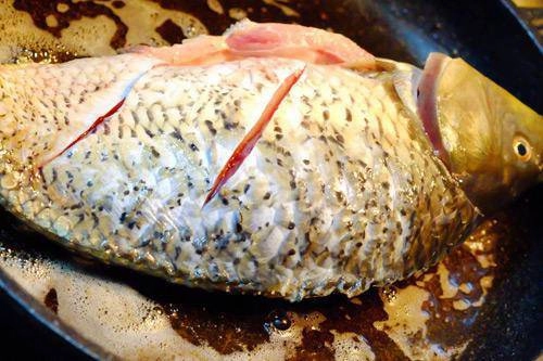 Cá kho cho thêm thìa nước cốt này đảm bảo ngậy béo thơm nấu bao nhiêu cơm cũng không đủ - 2