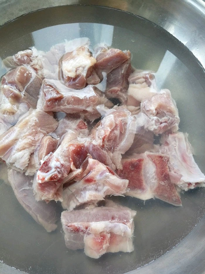 Cả nhà đang chán cơm vì nóng nhìn thấy sườn xào chua ngọt kiểu này lại đòi ăn ngay - 2