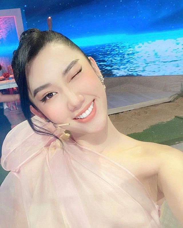 Cả showbiz đua nhau chải mái lệch bí quyết gọt cằm tự nhiên cho nàng mặt tròn là đây - 2