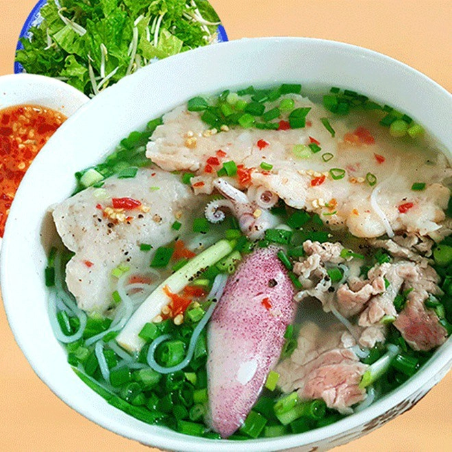 Ca sĩ phương linh ăn món bún có tên cực lạ nhưng trông thiếu hấp dẫn vì lý do này - 3