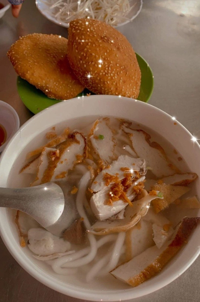 Ca sĩ phương linh ăn món bún có tên cực lạ nhưng trông thiếu hấp dẫn vì lý do này - 7