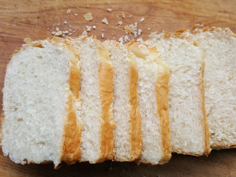 Cách làm bánh mì nướng bơ tỏi cho những ngày ở nhà dài hơi chỉ một lát là được ăn - 1