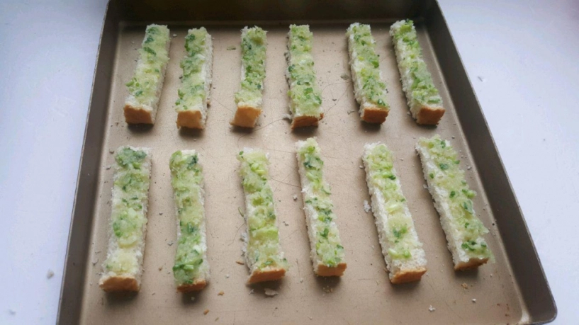 Cách làm bánh mì nướng bơ tỏi cho những ngày ở nhà dài hơi chỉ một lát là được ăn - 5