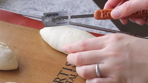 Cách làm bánh mì thơm ngon vỏ vàng ruộm bắt mắt - 6