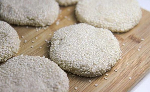 Cách làm bánh tiêu thơm ngon ai thấy cũng thèm chảy nước miếng - 3