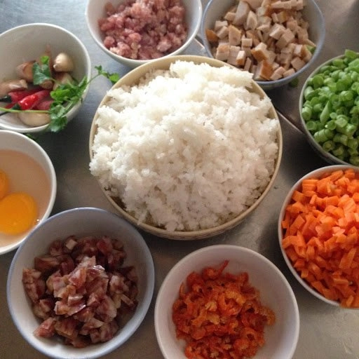 Cách làm cơm chiên dương châu ngon chuẩn vị hấp dẫn - 3