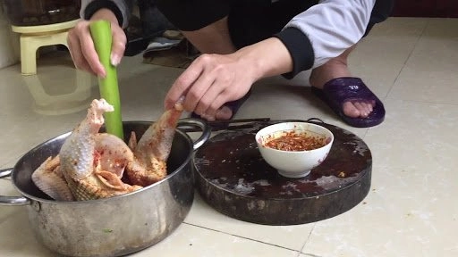 Cách làm gà nướng mật ong nguyên con đậm đà thơm phức - 2