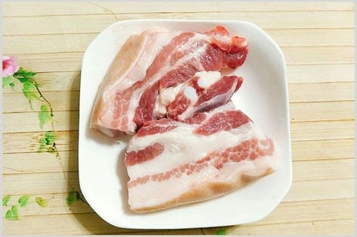 Cách làm thịt kho mắm ruốc sả ớt đơn giản đậm đà chuẩn vị huế - 2
