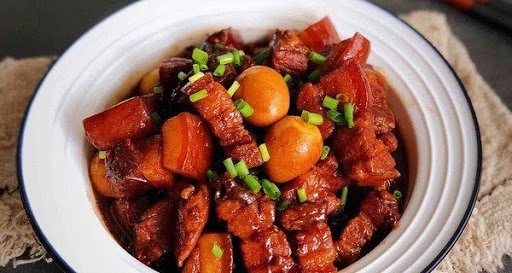 Cách làm thịt kho trứng cút nước dừa thơm ngon đậm đà - 4