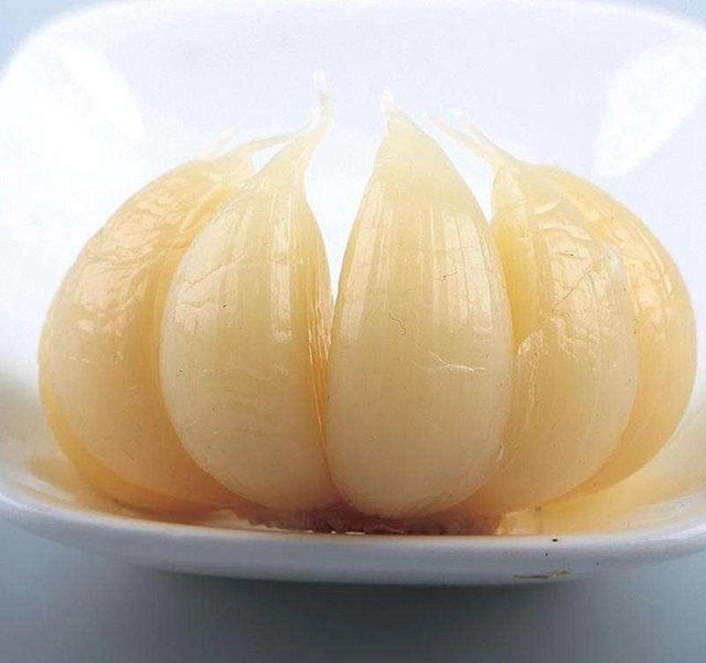 Cách làm tỏi chua ngọt lạ miệng không hôi được nhiều chị em yêu thích - 1