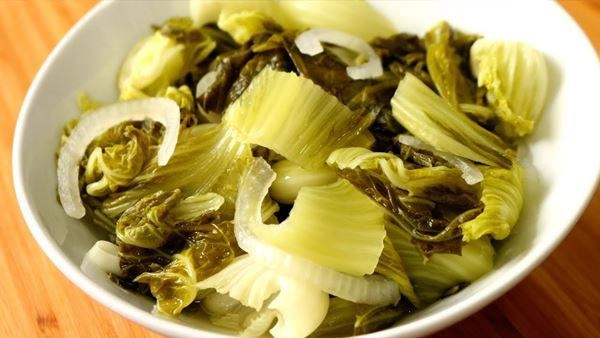 Cách muối dưa giòn ngon lại vàng ruộm đẹp mắt - 1