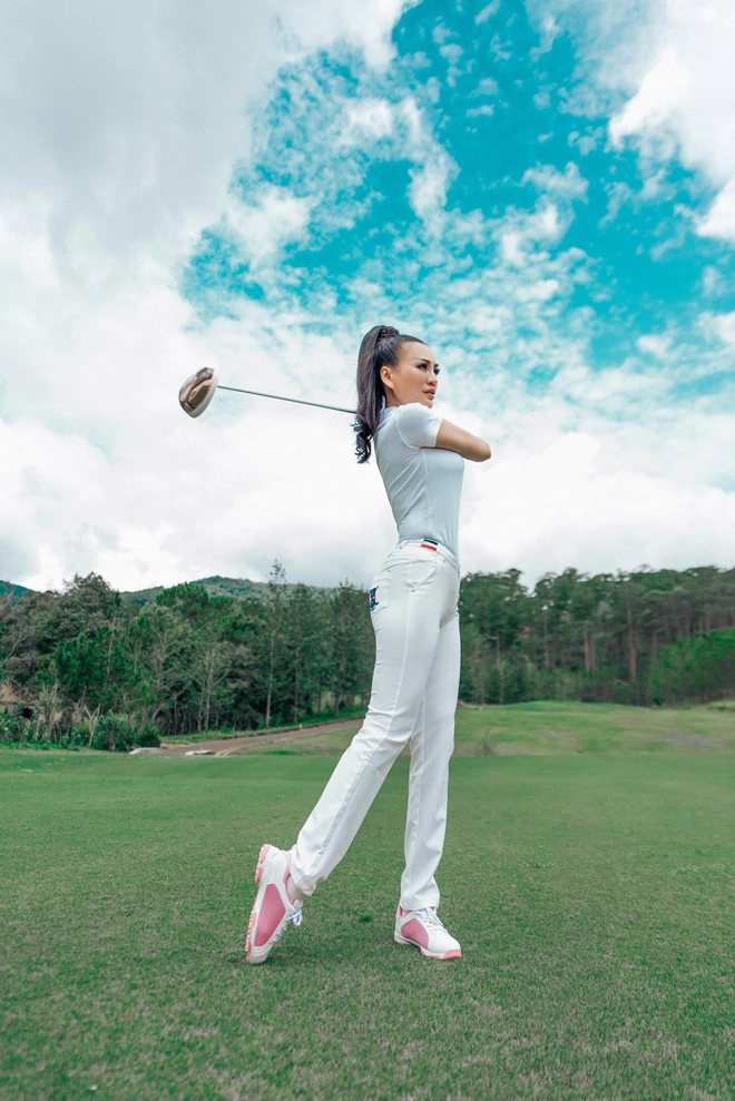 Ceo - người đẹp trần huyền nhung chơi golf để học tính kiên nhẫn - 5