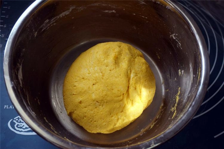 Chán nấu canh cho ngay bí ngô vào làm bánh kiểu này ai ăn xong cũng xin cái nữa - 3