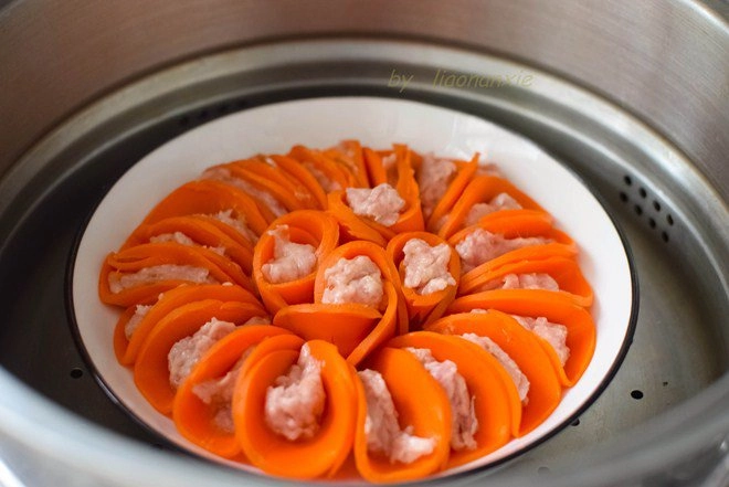 Chẳng biết ăn gì vợ đem thịt hấp cùng cà rốt lại thành món ngon sang chảnh - 5