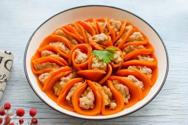 Chẳng biết ăn gì vợ đem thịt hấp cùng cà rốt lại thành món ngon sang chảnh - 7