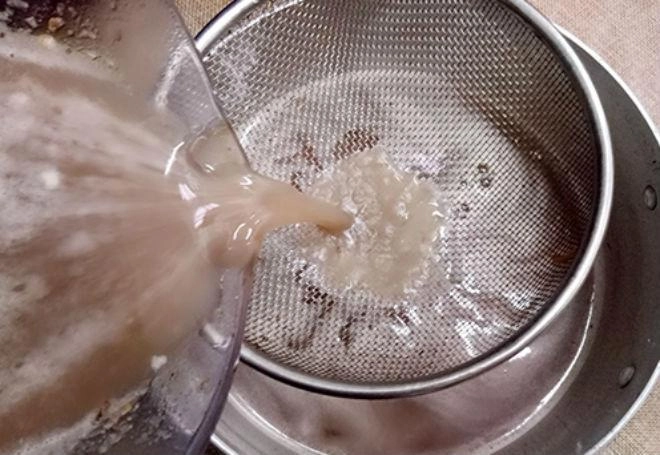 Chỉ cần thêm một nguyên liệu này khi nấu riêu cua sẽ đông lại thành miếng cực hấp dẫn - 1