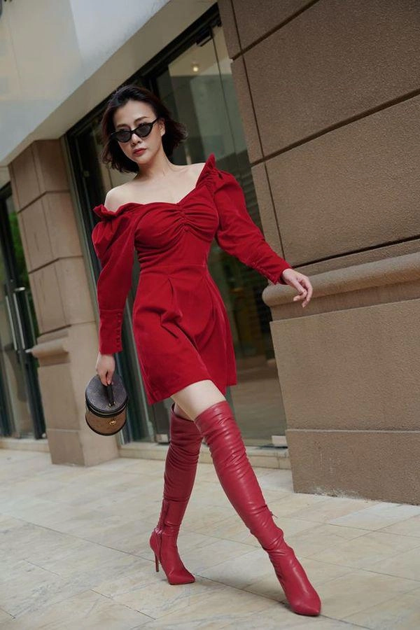 Chỉ diện áo phông quần short phương oanh cũng khoe được dáng nuột biến chân dài như 1m8 - 5