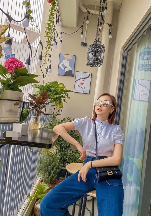 Chỉ diện áo phông quần short phương oanh cũng khoe được dáng nuột biến chân dài như 1m8 - 13