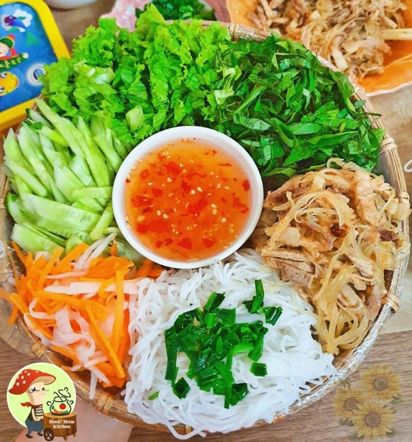 Chỉ nấu cơm 2 bữatuần lại thích bày món ăn lên mẹt 9x khiến chồng tăng cân đều mỗi tháng - 4
