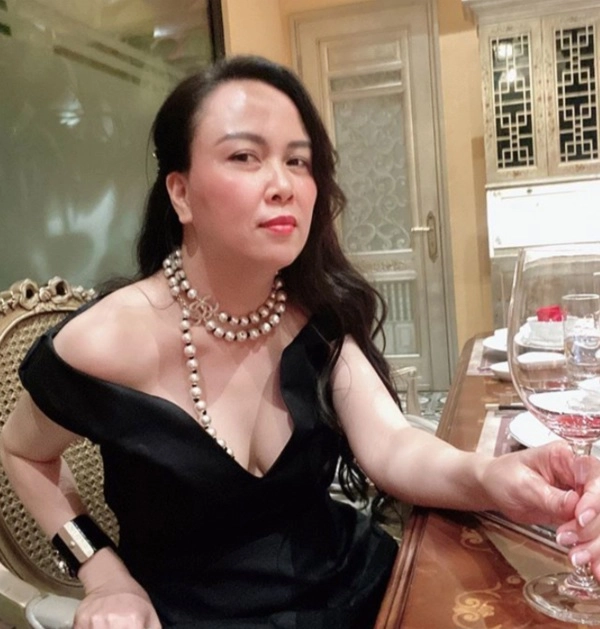 Chỉ từ một chi tiết trên gương mặt tuổi thật của phượng chanel đã được thể hiện rõ - 3