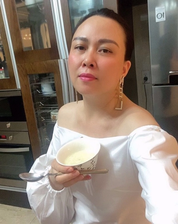 Chỉ từ một chi tiết trên gương mặt tuổi thật của phượng chanel đã được thể hiện rõ - 1