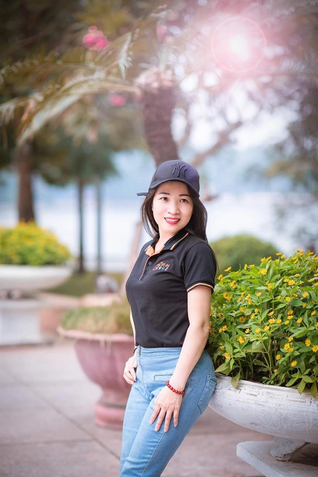 Chồng đi làm về muộn vợ đảm ngày nào cũng phần một mâm cơm đủ món tuyệt ngon - 1