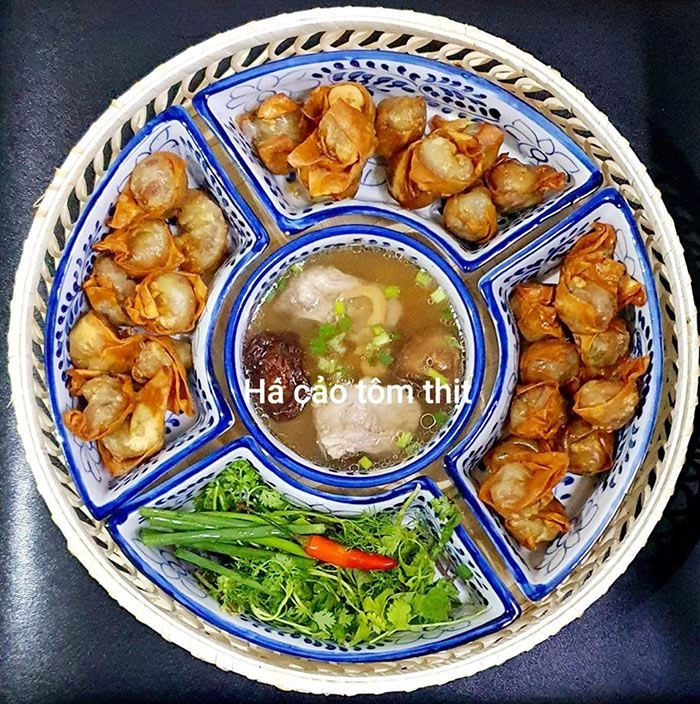 Chồng đi làm về muộn vợ đảm ngày nào cũng phần một mâm cơm đủ món tuyệt ngon - 2