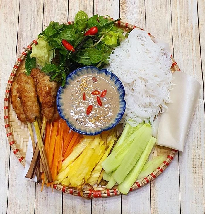 Chồng đi làm về muộn vợ đảm ngày nào cũng phần một mâm cơm đủ món tuyệt ngon - 5