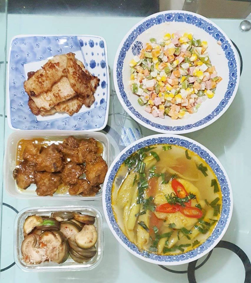 Chồng đi làm về muộn vợ đảm ngày nào cũng phần một mâm cơm đủ món tuyệt ngon - 6