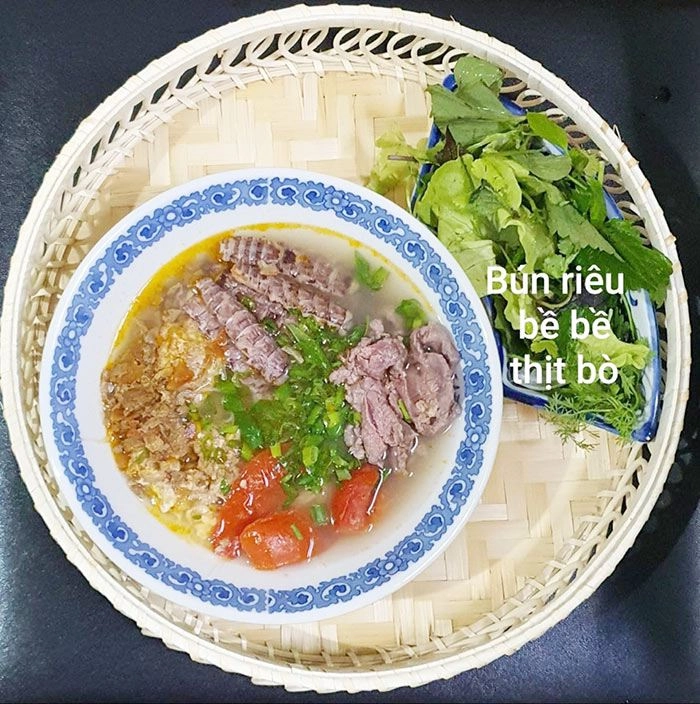 Chồng đi làm về muộn vợ đảm ngày nào cũng phần một mâm cơm đủ món tuyệt ngon - 10