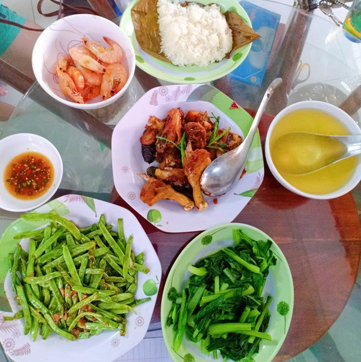 Cô nàng siêu sướng suốt ngày được 3 người đàn ông nấu cho ăn toàn món ngon - 5
